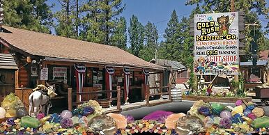 Discover Serenity Cozy Cabin With Mountain Views