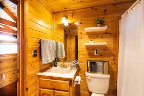 Discover Serenity Cozy Cabin With Mountain Views