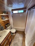 Discover Serenity Cozy Cabin With Mountain Views