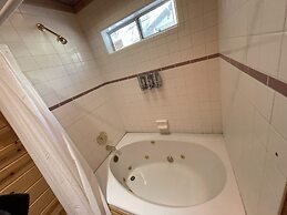 Discover Serenity Cozy Cabin With Mountain Views