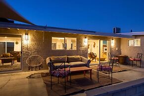 Stargaze Soak Hot Tub Fireplace Desert Views