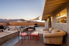 Stargaze Soak Hot Tub Fireplace Desert Views