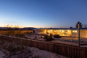 Stargaze Soak Hot Tub Fireplace Desert Views