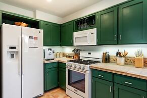 LUX - Historic Tennis Club Enclave - King Beds