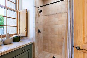 LUX - Historic Tennis Club Enclave - King Beds