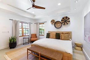 LUX - Historic Tennis Club Enclave - King Beds