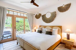 LUX - Historic Tennis Club Enclave - King Beds