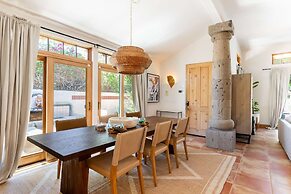 LUX - Historic Tennis Club Enclave - King Beds