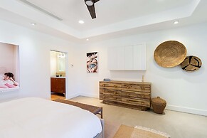 LUX - Historic Tennis Club Enclave - King Beds