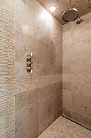 LUX - Historic Tennis Club Enclave - King Beds