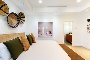 LUX - Historic Tennis Club Enclave - King Beds