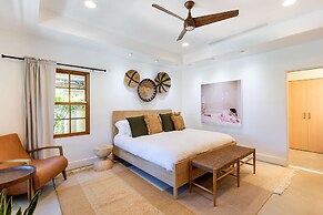 LUX - Historic Tennis Club Enclave - King Beds