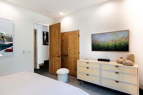 LUX - Historic Tennis Club Enclave - King Beds