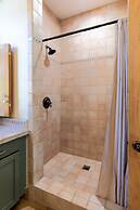 LUX - Historic Tennis Club Enclave - King Beds