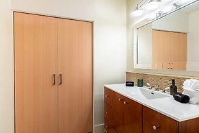 LUX - Historic Tennis Club Enclave - King Beds