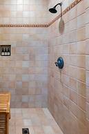 LUX - Historic Tennis Club Enclave - King Beds