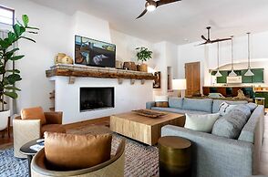 LUX - Historic Tennis Club Enclave - King Beds