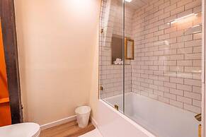 Blissful Mountain Cabin hot tub Fire pit More