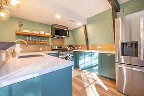 Blissful Mountain Cabin hot tub Fire pit More