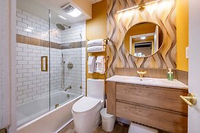 Blissful Mountain Cabin hot tub Fire pit More