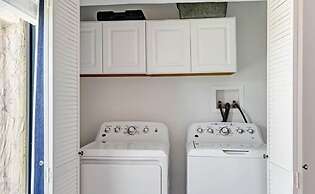 Cozy Condo w Heated Pool 1 Hr to Joshua Tree NP