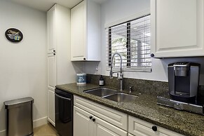 Cozy Condo w Heated Pool 1 Hr to Joshua Tree NP