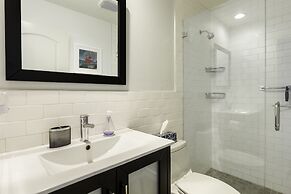 Cozy Condo w Heated Pool 1 Hr to Joshua Tree NP