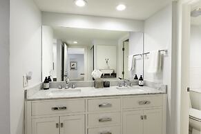 Cozy Condo w Heated Pool 1 Hr to Joshua Tree NP