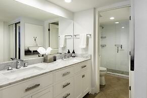 Cozy Condo w Heated Pool 1 Hr to Joshua Tree NP