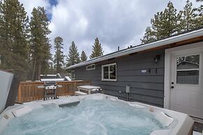 Quail Drive 2 Bdrm 1 Bath Modern Cabin Hot Tub