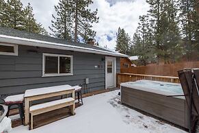 Quail Drive 2 Bdrm 1 Bath Modern Cabin Hot Tub