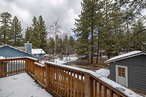 Quail Drive 2 Bdrm 1 Bath Modern Cabin Hot Tub