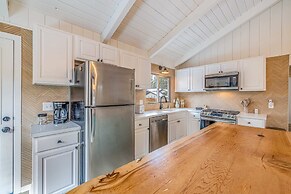 Quail Drive 2 Bdrm 1 Bath Modern Cabin Hot Tub