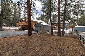 Quail Drive 2 Bdrm 1 Bath Modern Cabin Hot Tub