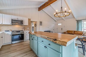 Quail Drive 2 Bdrm 1 Bath Modern Cabin Hot Tub