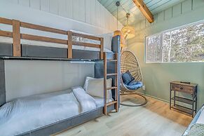 Quail Drive 2 Bdrm 1 Bath Modern Cabin Hot Tub