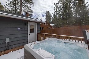 Quail Drive 2 Bdrm 1 Bath Modern Cabin Hot Tub