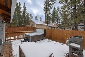 Quail Drive 2 Bdrm 1 Bath Modern Cabin Hot Tub