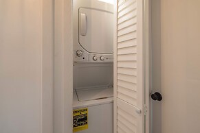 Quail Drive 2 Bdrm 1 Bath Modern Cabin Hot Tub