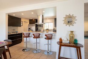 Relax at the 3BR Tranquil Oasis in Palm Springs