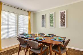 Relax at the 3BR Tranquil Oasis in Palm Springs