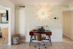 Relax at the 3BR Tranquil Oasis in Palm Springs