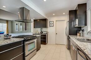 Relax at the 3BR Tranquil Oasis in Palm Springs