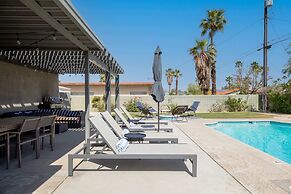 Relax at the 3BR Tranquil Oasis in Palm Springs