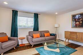 Relax at the 3BR Tranquil Oasis in Palm Springs