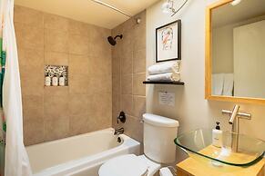 Relax at the 3BR Tranquil Oasis in Palm Springs