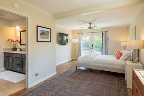 Relax at the 3BR Tranquil Oasis in Palm Springs