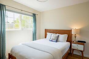 Relax at the 3BR Tranquil Oasis in Palm Springs