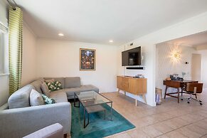 Relax at the 3BR Tranquil Oasis in Palm Springs