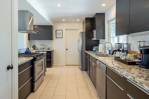 Relax at the 3BR Tranquil Oasis in Palm Springs